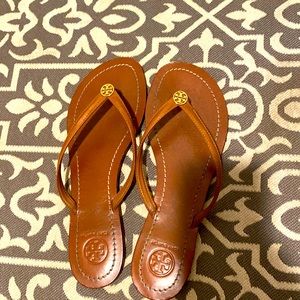 Tory Burch Leather flip flops